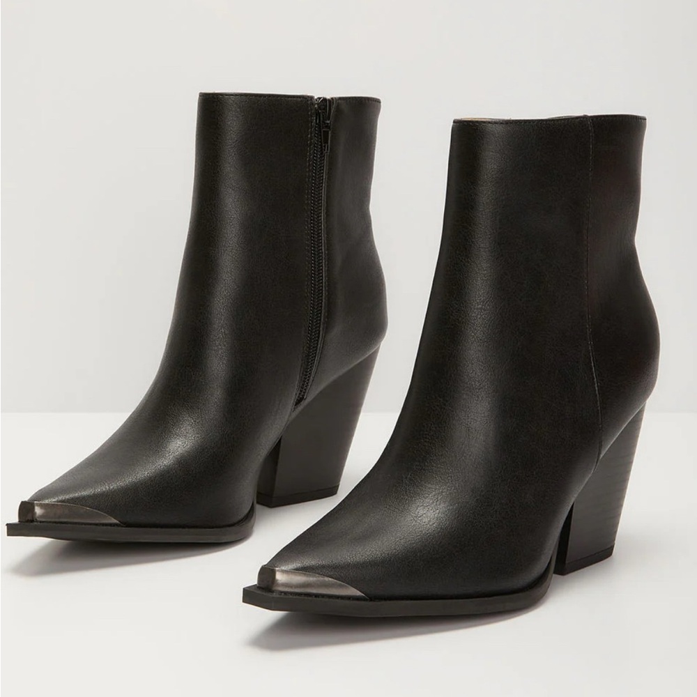 Women Black Boots Size 6
